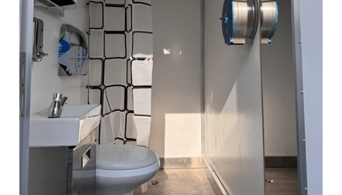 final shower restroom RR5.png